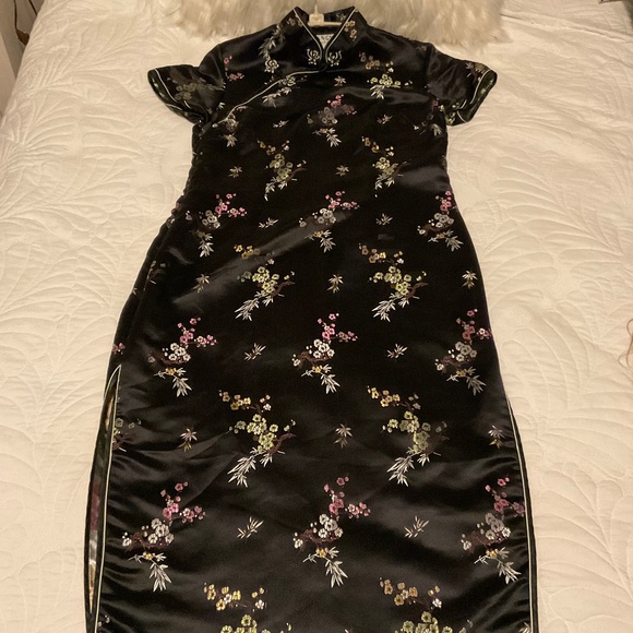 Japanese inspired black Silky dress with fancy cloth snap buttons - Picture 2 of 16